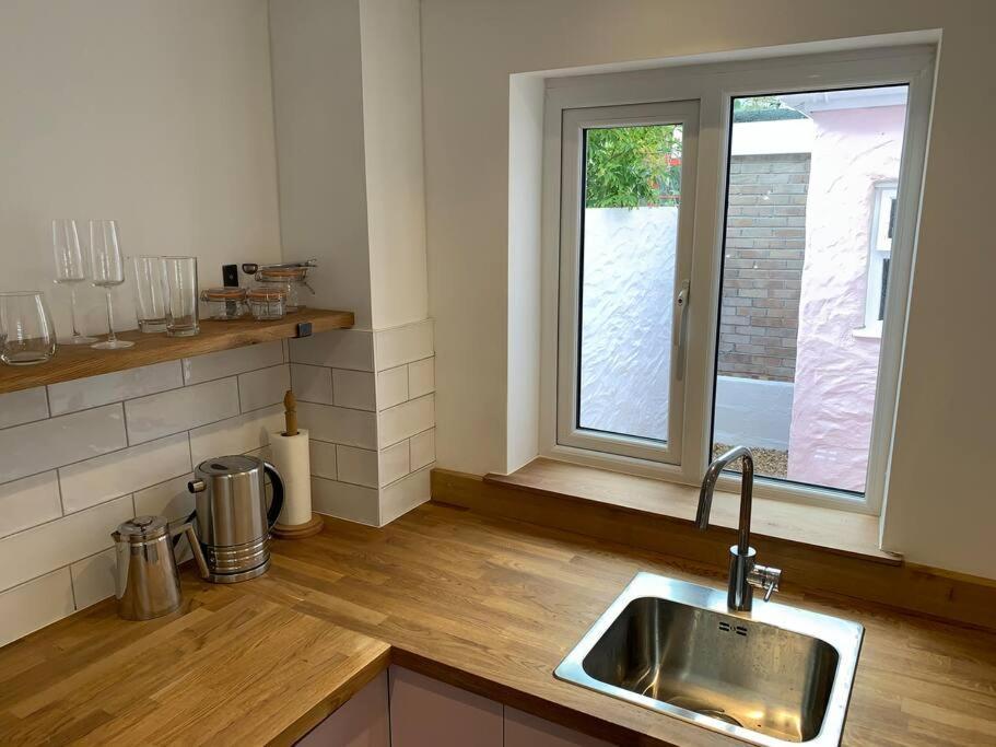 Luxurious Cottage In The Heart Of Falmouth Exteriör bild